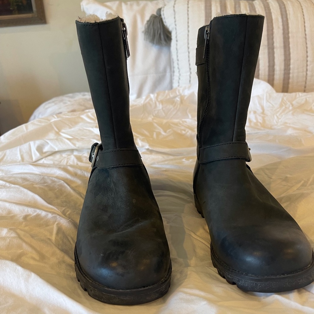 Barely worn Ugg fleece lined boots